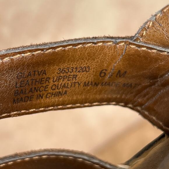 Naturalizer Low Heel Gladiator Sandals Brown Strappy Leather Floral Medallions - Picture 5 of 13